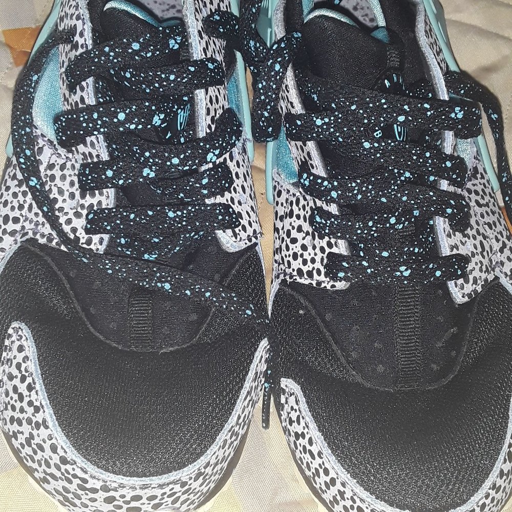 Nike Women's Black & Teal Speckled Sneakers